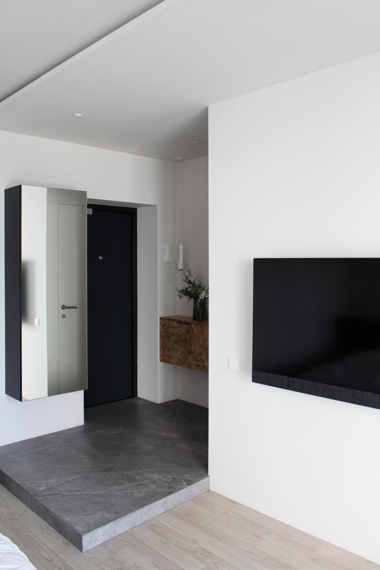 E L E V E N Apartment *
