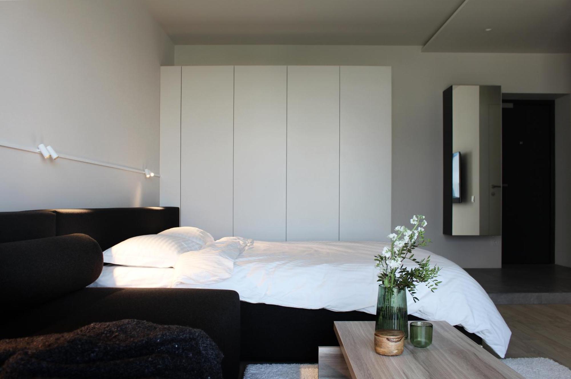Apartment E L E V E N *