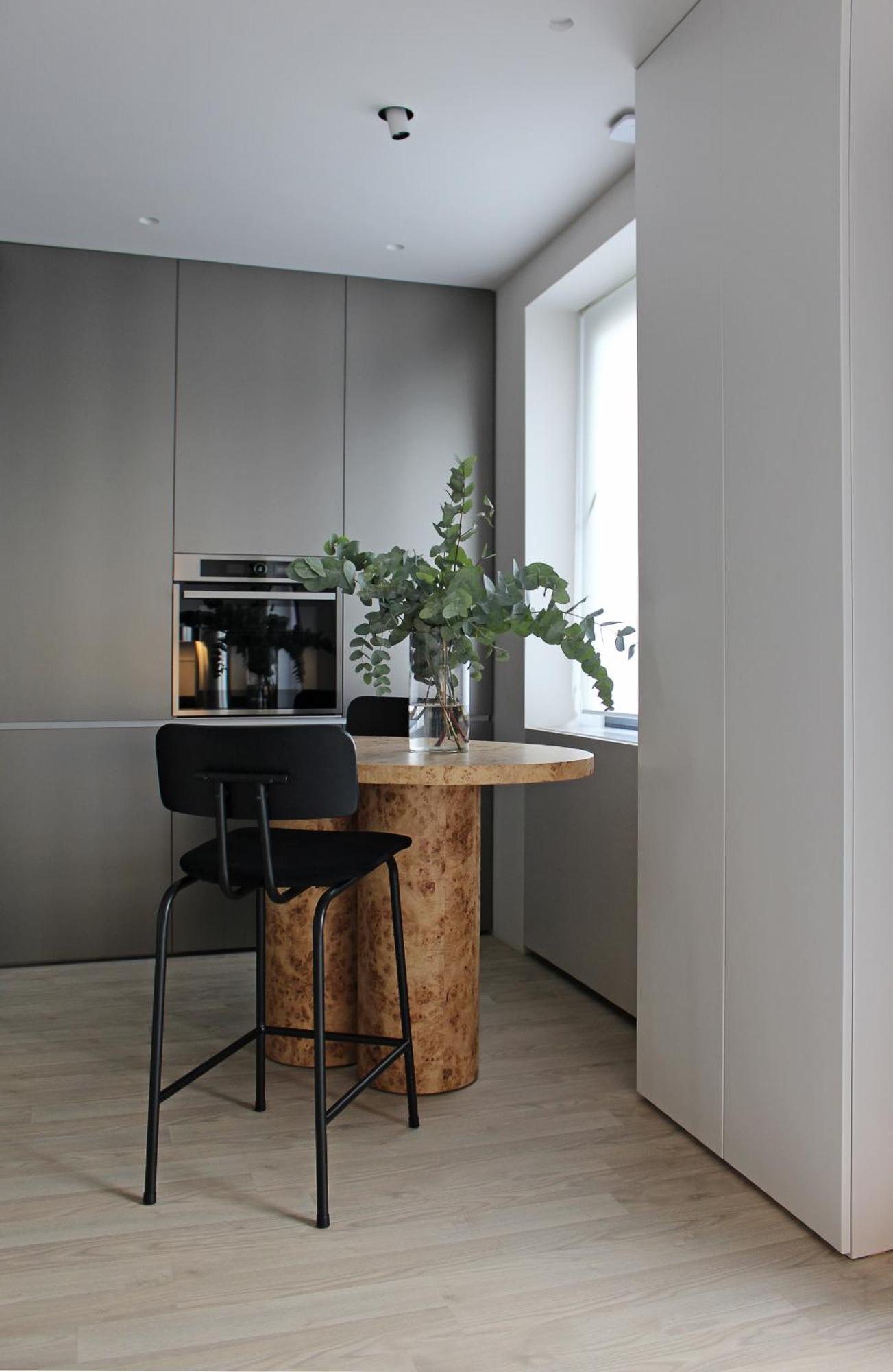Apartment E L E V E N